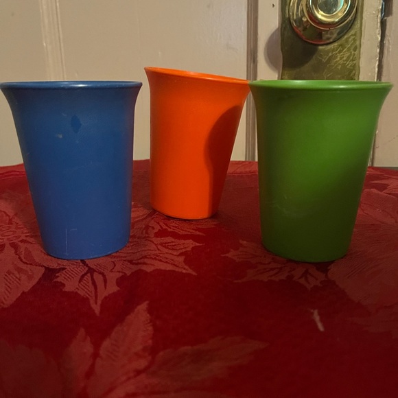Kids Tupperware cups - Picture 3 of 3